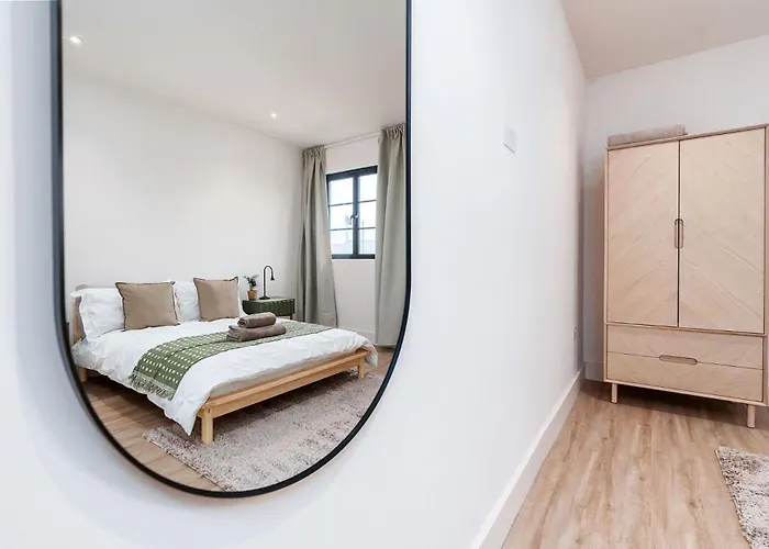 6-bedroom, 6-bathroom Contractor Μάντσεστερ