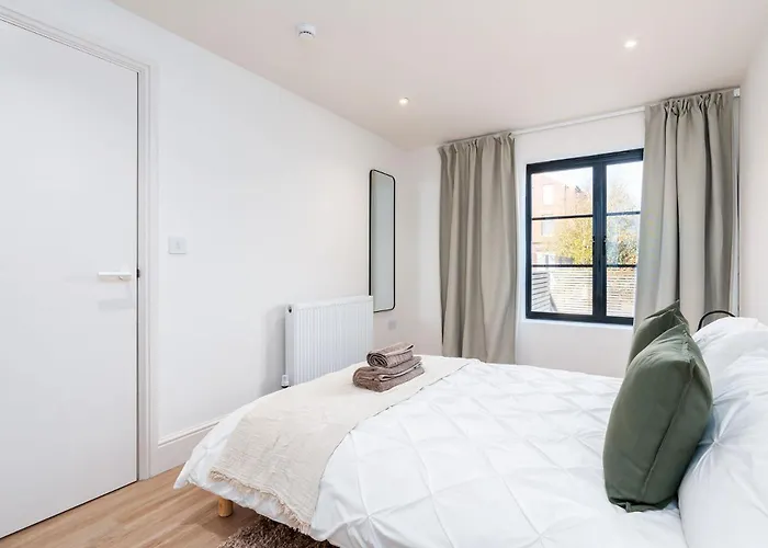 6-bedroom, 6-bathroom Contractor Σπίτι διακοπών Μάντσεστερ