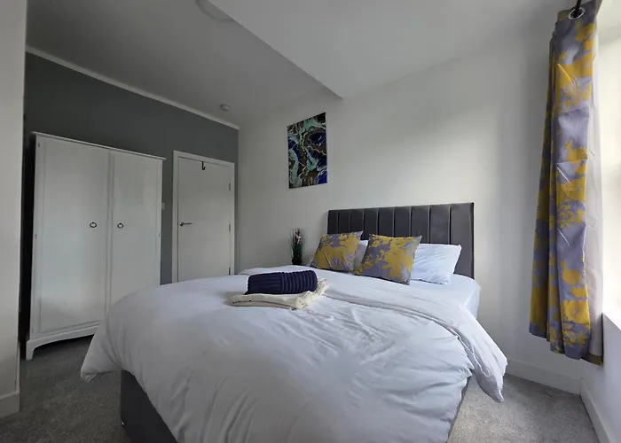 דירה Bright, Modern & Comfortable 2-bedroom מנצ'סטר