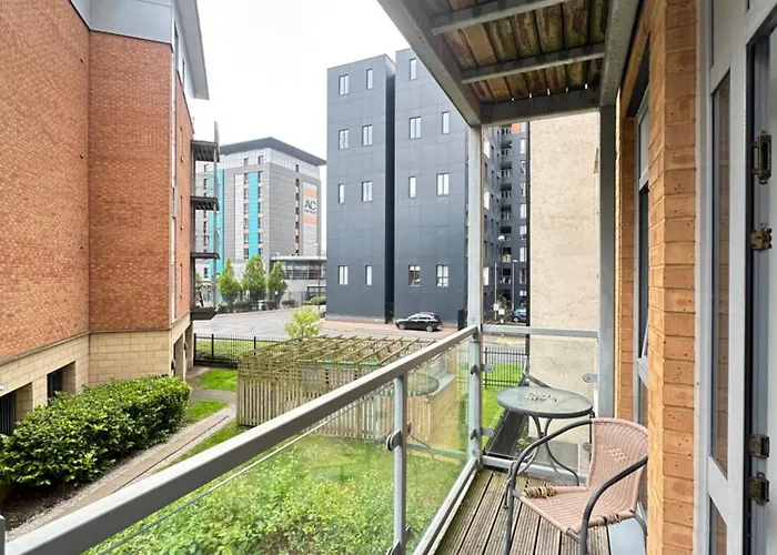 2 Bed Ensuite With Balcony And Free Onsite Secure Parking Apartamento