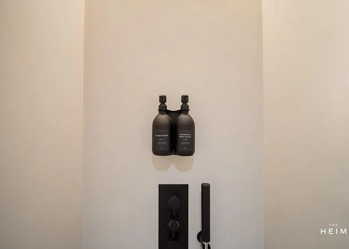 Ceramica By The Heim アパート マンチェスター