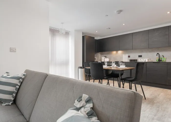 Pristine Old Trafford & Centre 2bd 2bt - Balcony