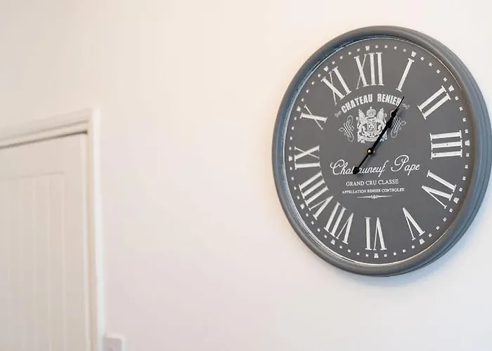 Luxury 1-bed Near Centre And North General Hospital Апартаменты *