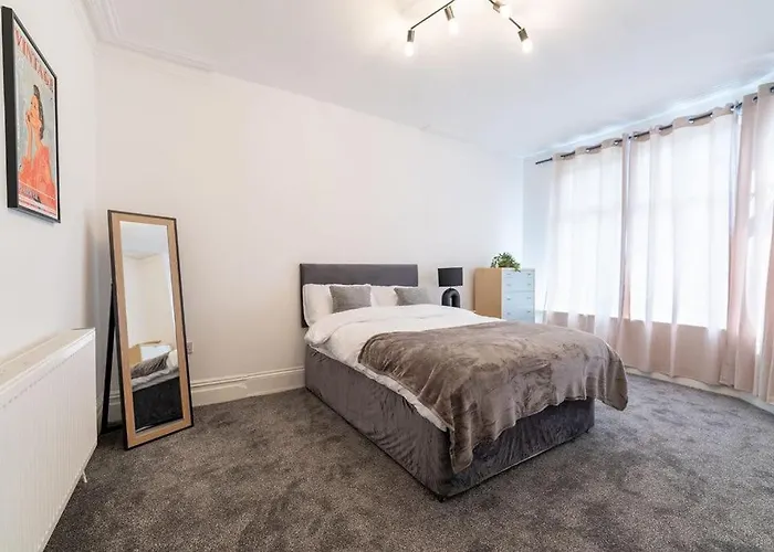 Luxury 1-bed Near Centre And North General Hospital * Манчестер