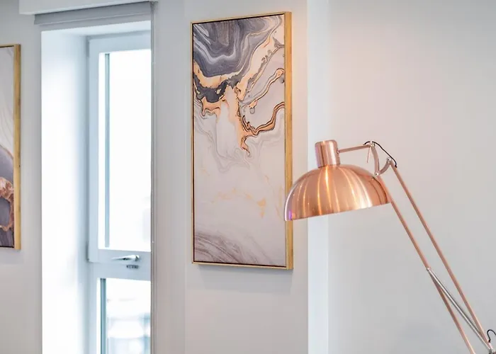 Stylish 2 Bdr By Torr Group Short Lets & Serviced With Free Wifi Manchester