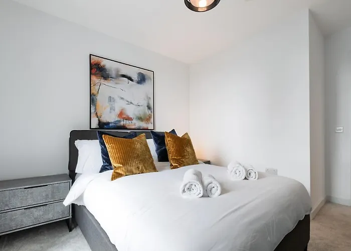 Stylish 2 Bdr By Torr Group Short Lets & Serviced With Free Wifi Manchester