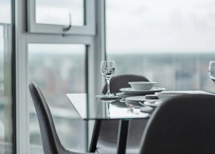 Stylish 2 Bdr By Torr Group Short Lets & Serviced With Free Wifi Manchester