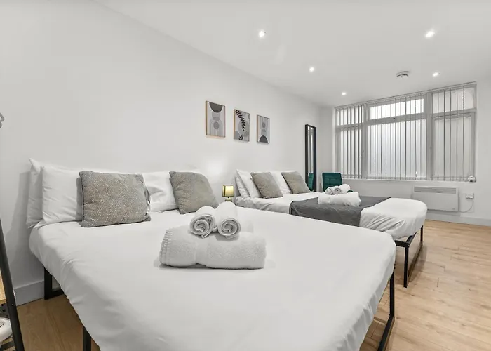 Heart Of The Centre - Serviced *