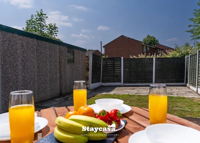 3-bedroom House W Free Parking, Near Man Airport!