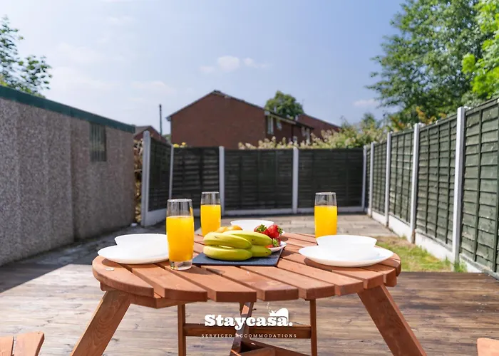 3-bedroom House W Free Parking, Near Man Airport! Hébergement de vacances Manchester