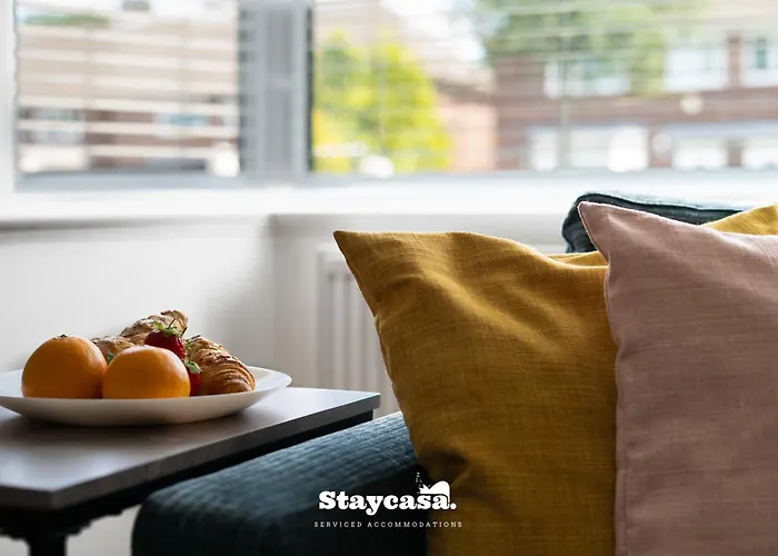 3-bedroom House W Free Parking, Near Man Airport! Manchester