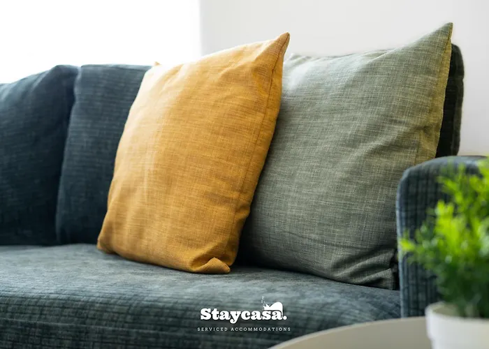 3-bedroom House W Free Parking, Near Man Airport!