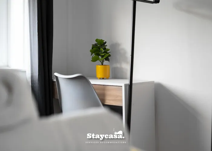 3-bedroom House W Free Parking, Near Man Airport! Hébergement de vacances *