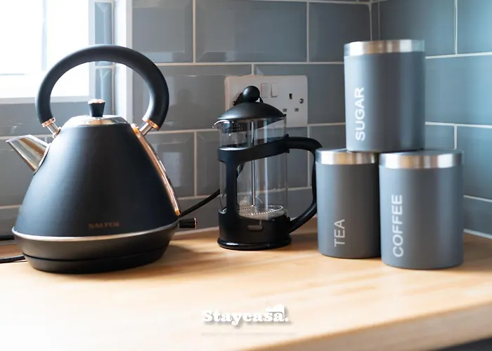 3-bedroom House W Free Parking, Near Man Airport! Hébergement de vacances *