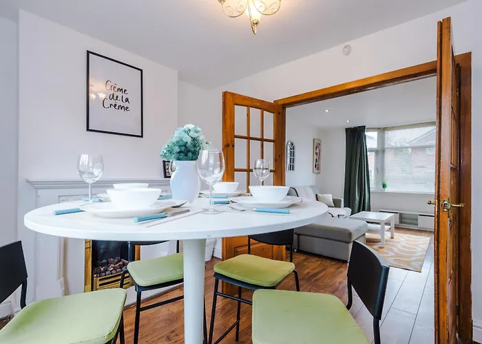 Nyaraló Driveway Stunning 3bedroom In Withington *