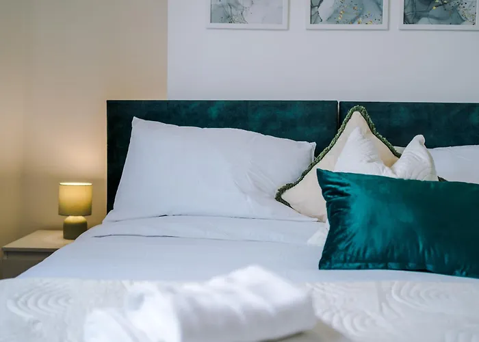 Driveway Stunning 3bedroom In Withington Nyaraló *