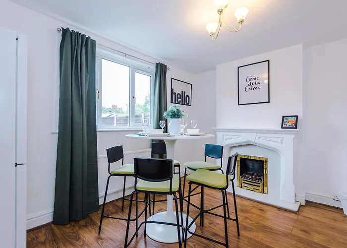 Nyaraló Driveway Stunning 3bedroom In Withington *