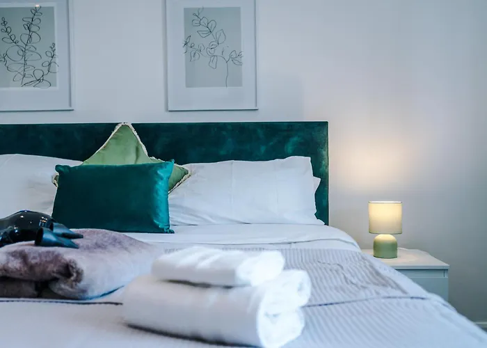 Nyaraló Driveway Stunning 3bedroom In Withington