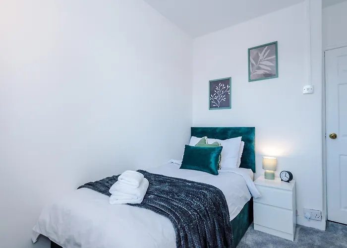 Driveway Stunning 3bedroom In Withington *