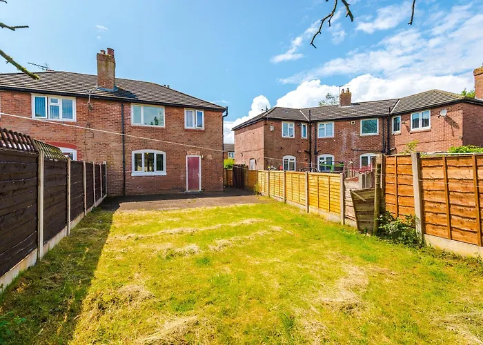 Driveway Stunning 3bedroom In Withington