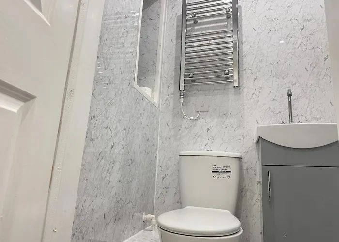 Near Etihad Stadium לינה וארוחת בוקר