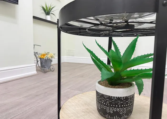 Near Etihad Stadium לינה וארוחת בוקר