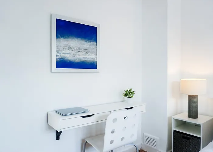 Spacious 3br Near Etihad And Coop Live - Free Parking! بيت للعطل مانشستر