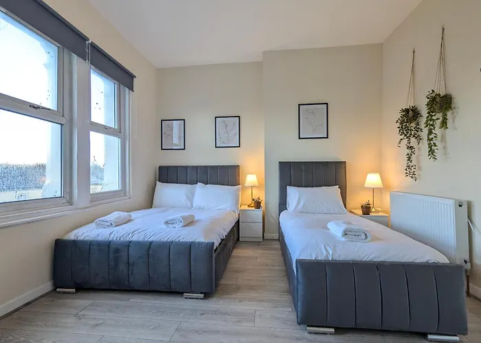 Modern Near Centre Lägenhet