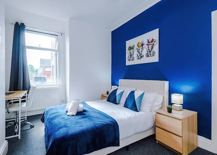 Ferienhaus New Large 4 Bedroom House, Sleeps 9, Games Room, Free Parking, Ps4