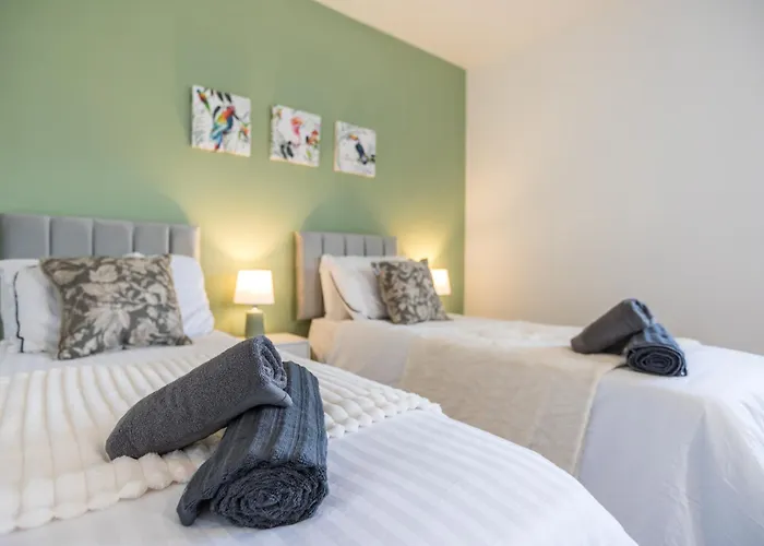 Retreat, Free Parking & Sleeps 5 * Manchester