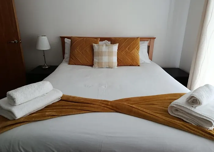 Stylish Spacious 2 Bed Balcony Nr Stadium * Manchester