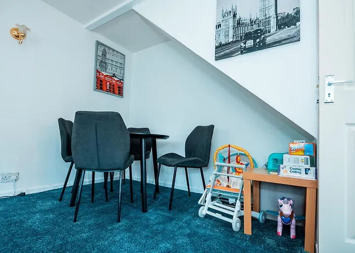 Family & Group In - Free Parking * Manchester