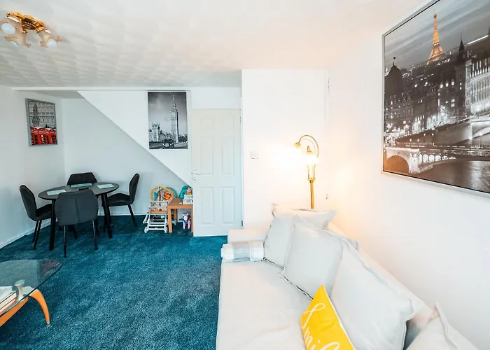 Family & Group In - Free Parking * Manchester