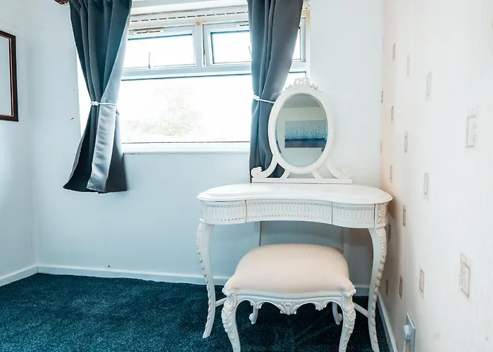 Family & Group In - Free Parking * Manchester