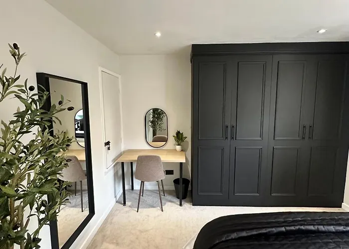 Convenient House By Ankers Contractors With Free Parking * 맨체스터