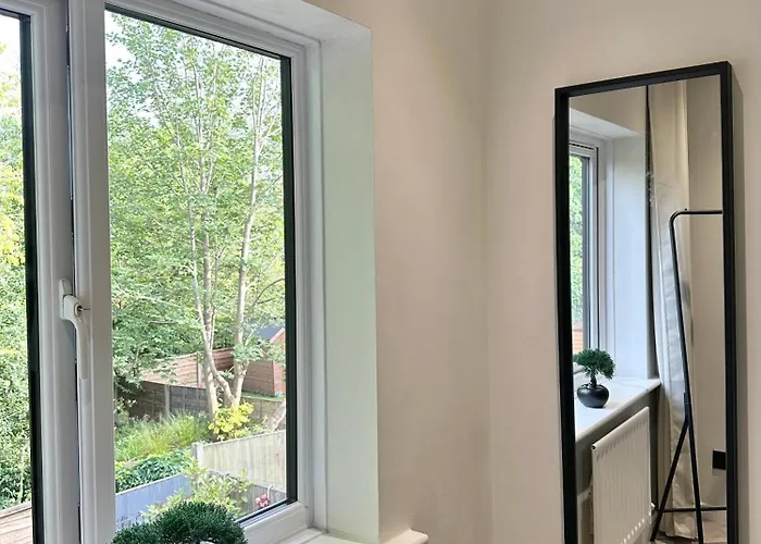 Feriehus 2Br House - Short Lets & Serviced Accommodation Manchester Ideal For Contractors With Free Parking Manchester