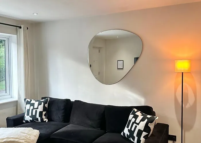 2Br House - Short Lets & Serviced Accommodation Manchester Ideal For Contractors With Free Parking