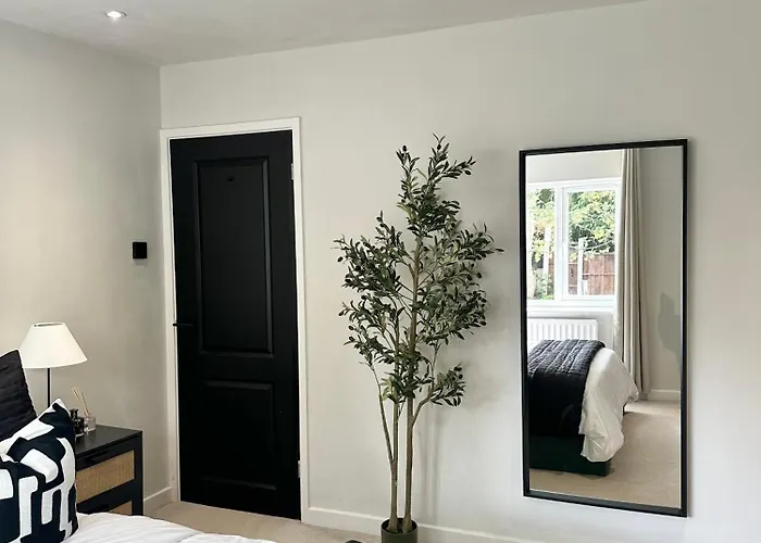 Feriehus 2Br House - Short Lets & Serviced Accommodation Manchester Ideal For Contractors With Free Parking *