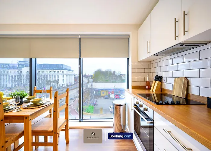 Fully Equipped Flat By Paul & Malin Properties Short Lets & Serviced Accommodation Salford Ideal For Monthly Stay Apartment Manchester