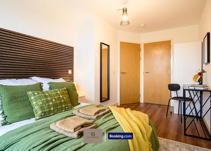 Fully Equipped Flat By Paul & Malin Properties Short Lets & Serviced Accommodation Salford Ideal For Monthly Stay Manchester