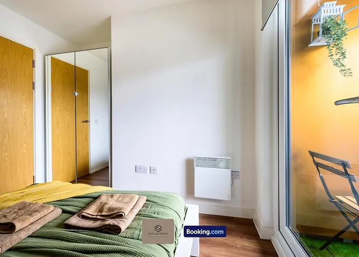 Apartment Fully Equipped Flat By Paul & Malin Properties Short Lets & Serviced Accommodation Salford Ideal For Monthly Stay