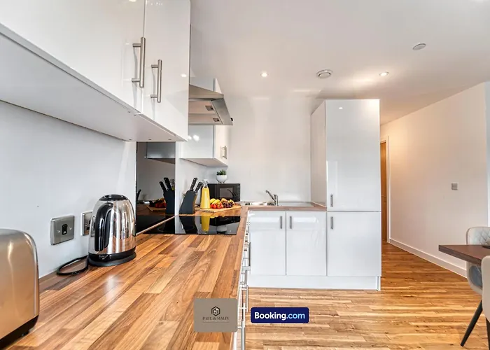 3 Bedroom By Paul & Malin Short Lets & Serviced Stretford With Gym Access Apartamento Manchester