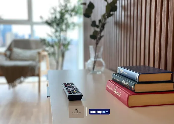 3 Bedroom By Paul & Malin Short Lets & Serviced Stretford With Gym Access