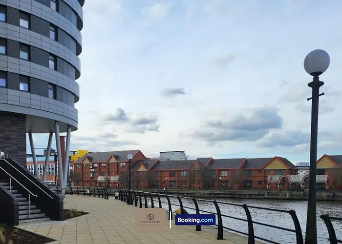 Apartamento 3 Bedroom By Paul & Malin Short Lets & Serviced Stretford With Gym Access