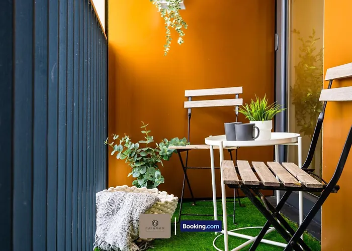 2br Flat By Paul & Malin Short Lets & Serviced Salford Manchester