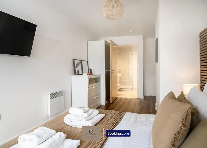 Centrally Located Flat By Paul & Malin Short Term Salford Perfect For Monthly Appartamento *