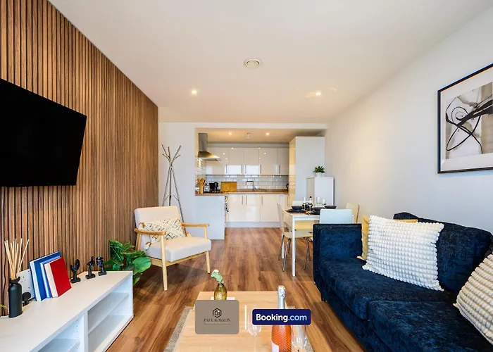 Hotel-Quality Flat By Paul & Malin Properties Short Term Rental Salford With Great City Access