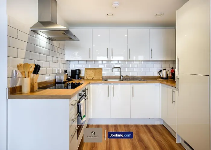 Apartmán 2 Bedroom By Paul & Malin Short Lets & Serviced Stretford With Free Wifi & Gym Access