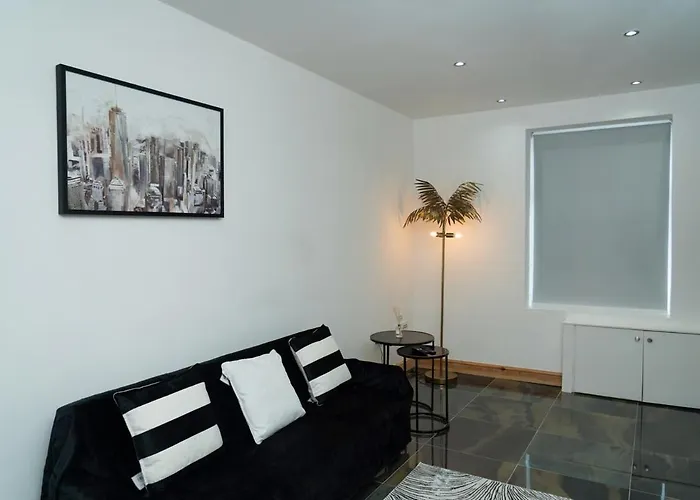 4 Bed Failsworth - 3 Bathrooms - Free Parking - Mon-fri - Ideal For Contractors And Families Holiday home Manchester