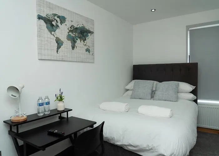 Holiday home 4 Bed Failsworth - 3 Bathrooms - Free Parking - Mon-fri - Ideal For Contractors And Families Manchester